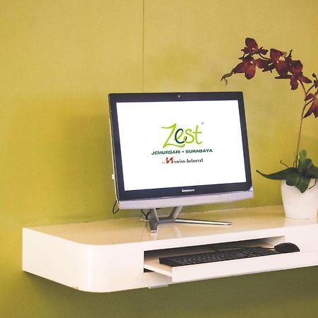 Zest Jemursari By Swiss-Belhotel International Surabaia Exterior foto