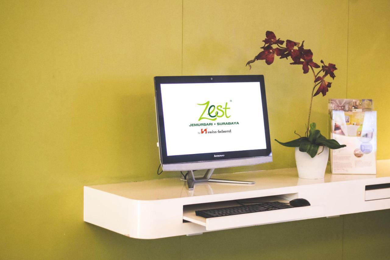 Zest Jemursari By Swiss-Belhotel International Surabaia Exterior foto