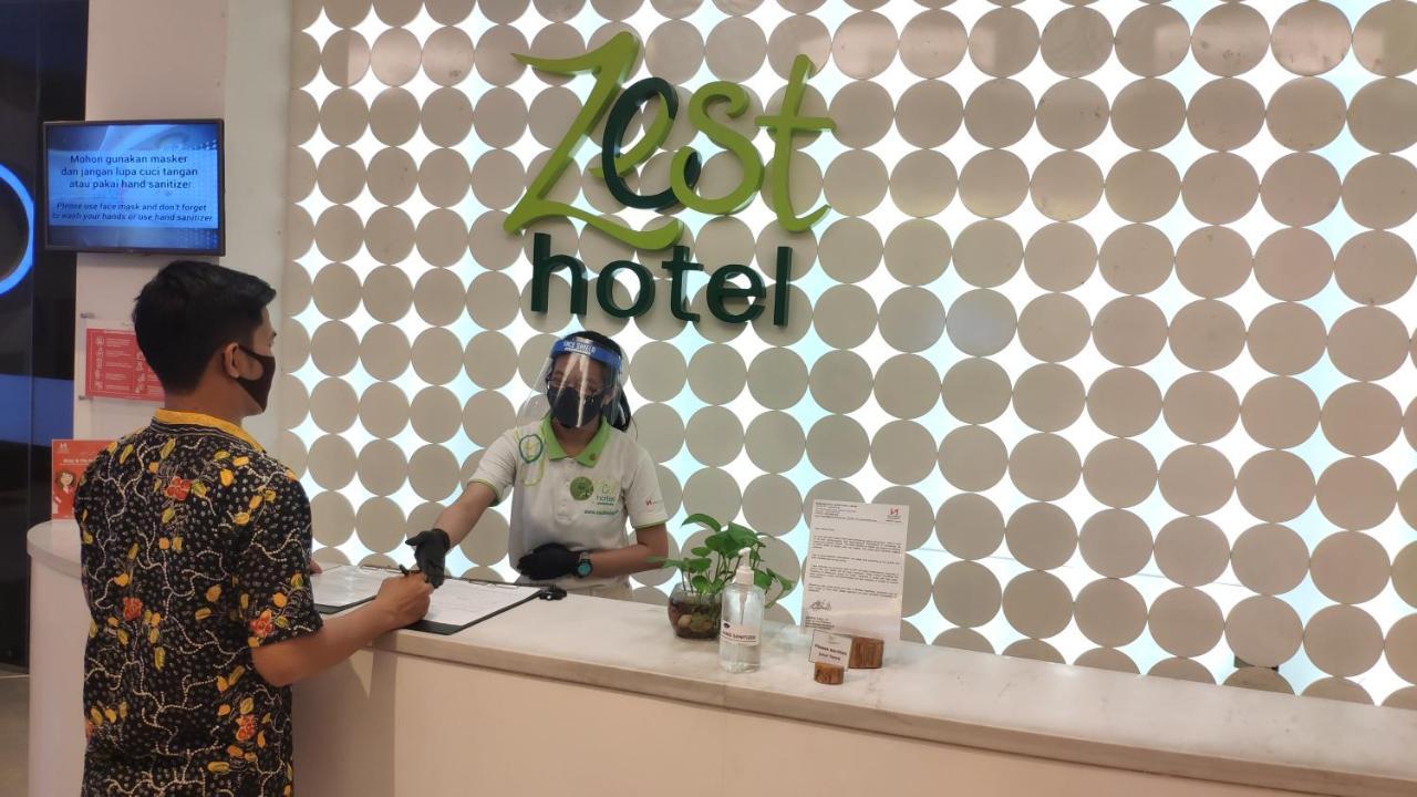 Zest Jemursari By Swiss-Belhotel International Surabaia Exterior foto