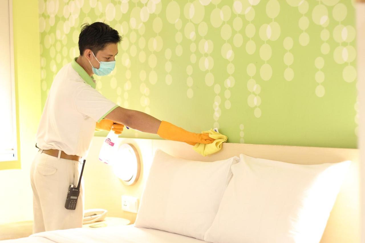 Zest Jemursari By Swiss-Belhotel International Surabaia Exterior foto