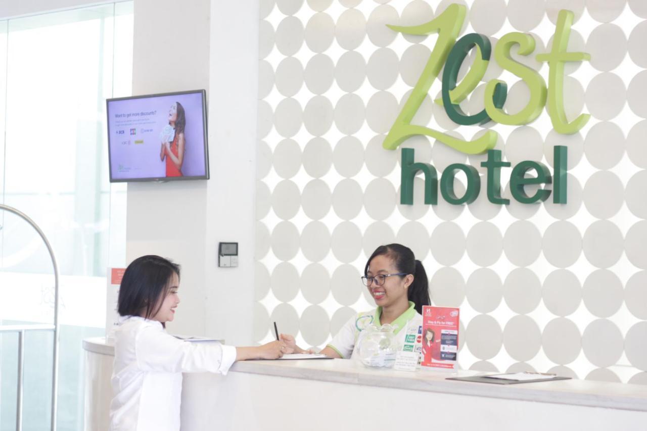 Zest Jemursari By Swiss-Belhotel International Surabaia Exterior foto