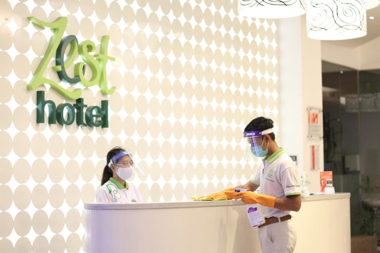 Zest Jemursari By Swiss-Belhotel International Surabaia Exterior foto