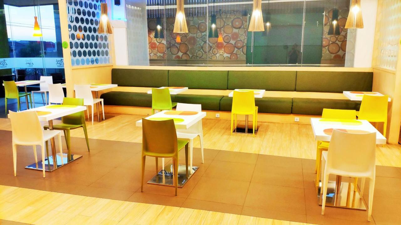 Zest Jemursari By Swiss-Belhotel International Surabaia Exterior foto