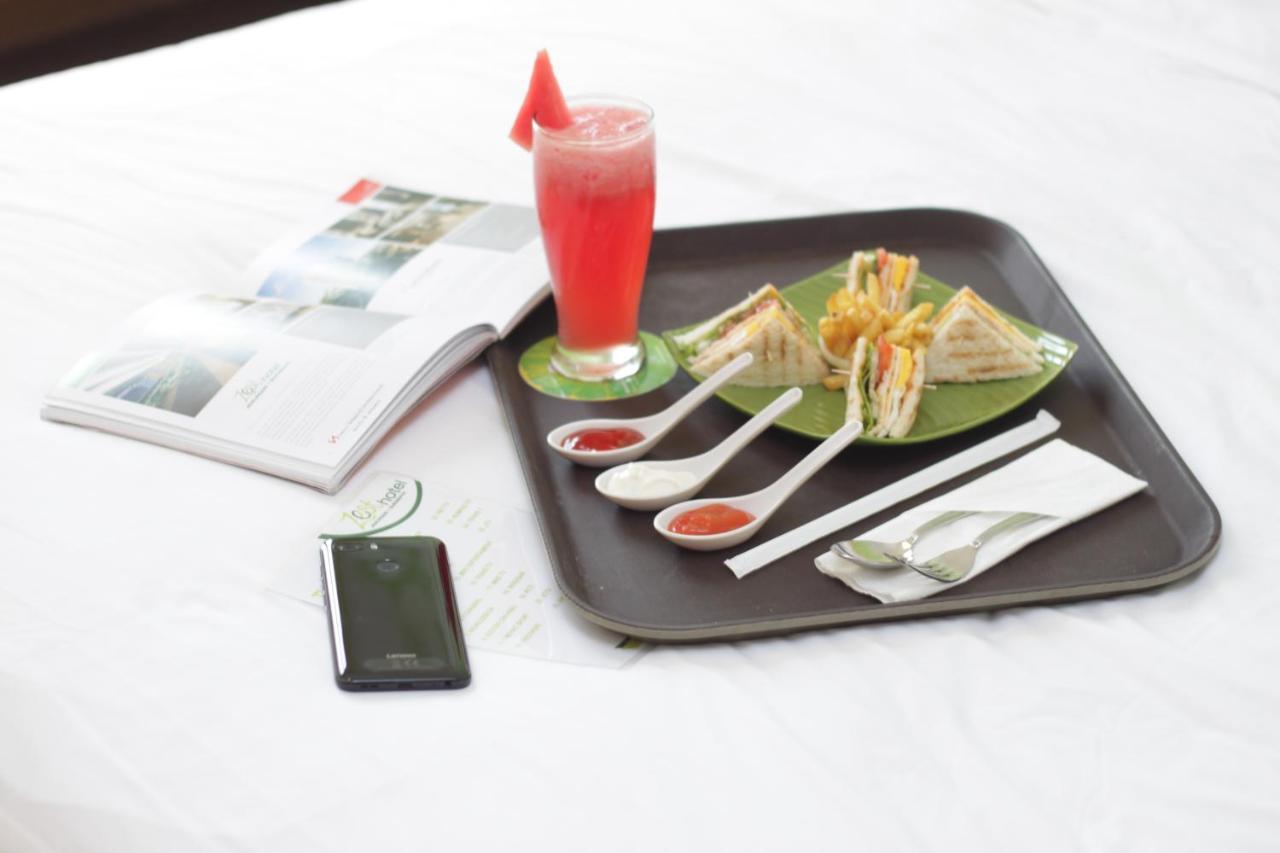 Zest Jemursari By Swiss-Belhotel International Surabaia Exterior foto