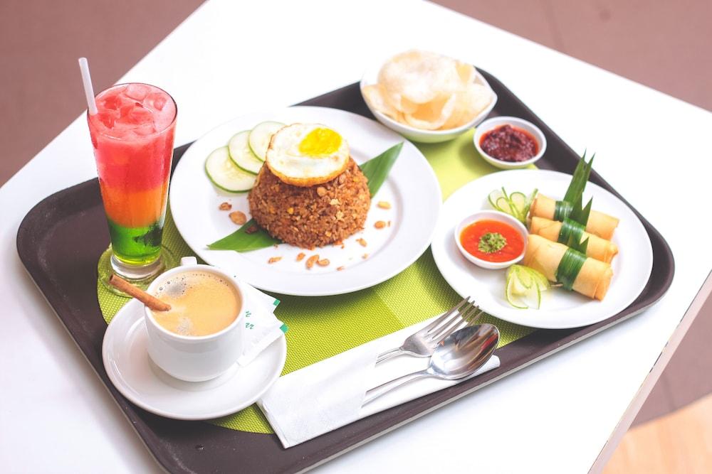 Zest Jemursari By Swiss-Belhotel International Surabaia Exterior foto