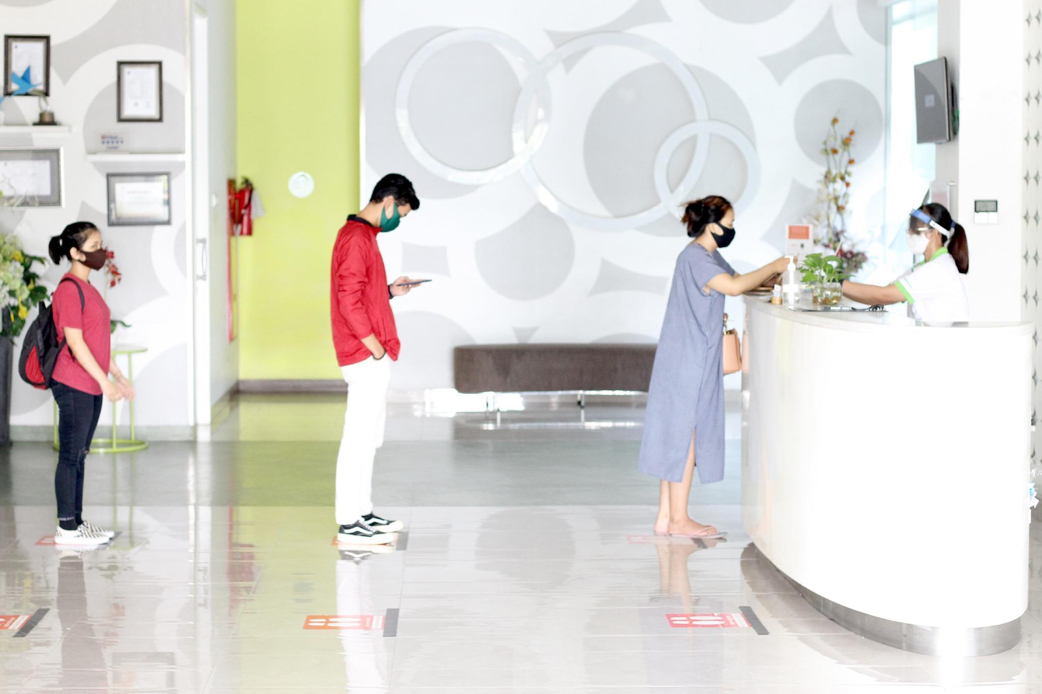 Zest Jemursari By Swiss-Belhotel International Surabaia Exterior foto