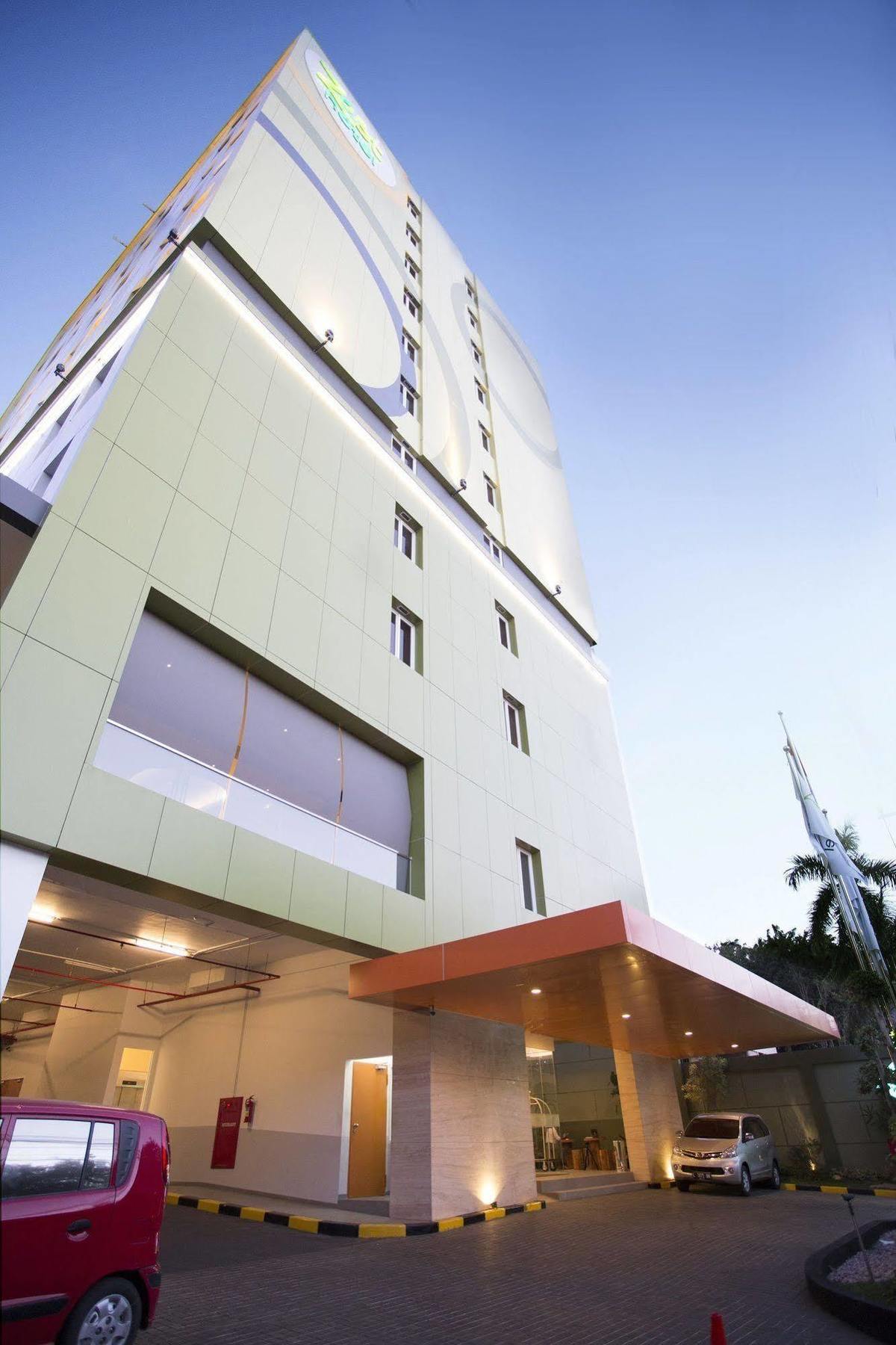 Zest Jemursari By Swiss-Belhotel International Surabaia Exterior foto
