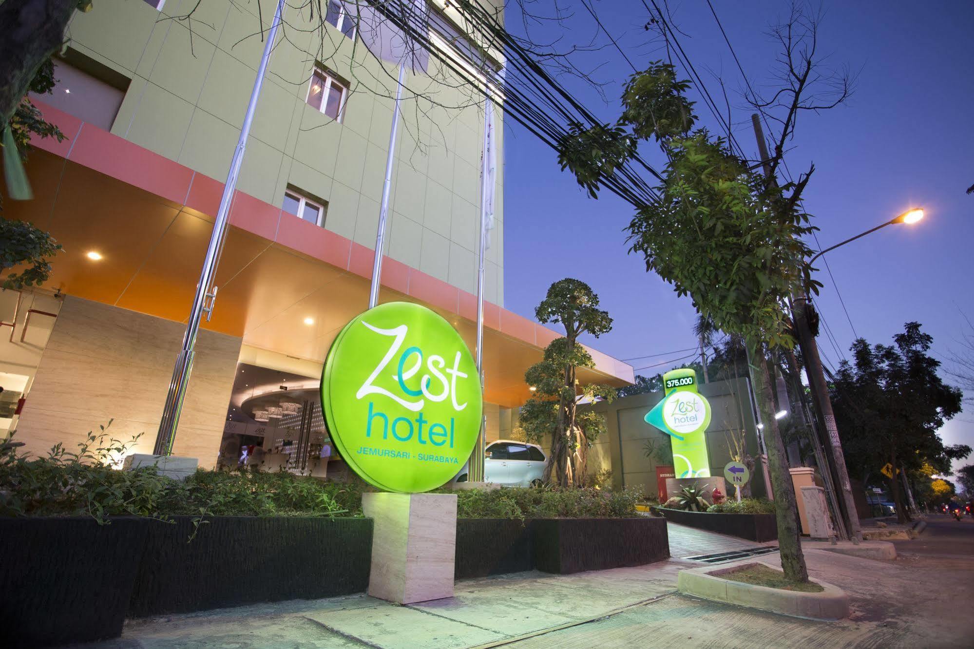 Zest Jemursari By Swiss-Belhotel International Surabaia Exterior foto