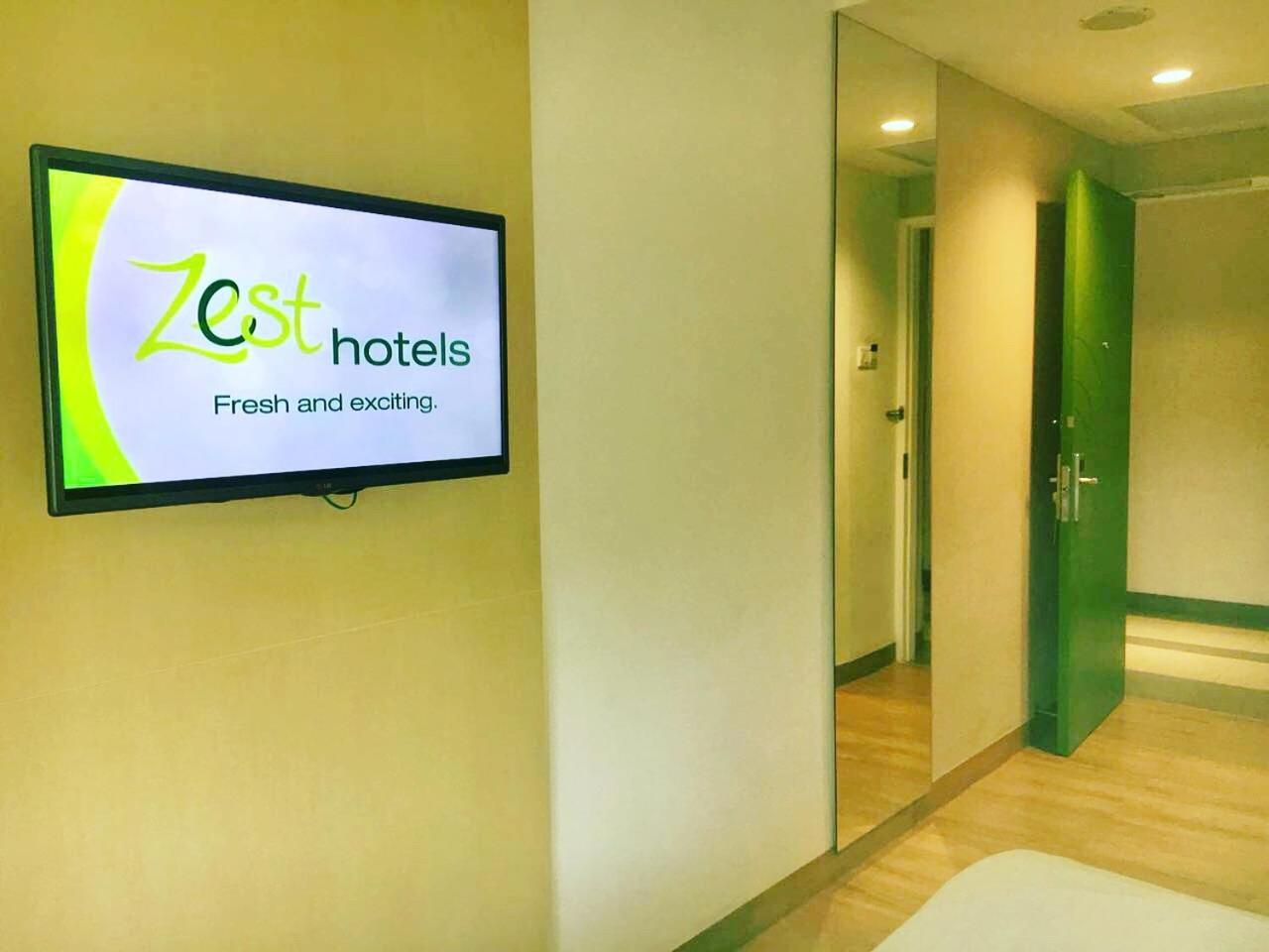 Zest Jemursari By Swiss-Belhotel International Surabaia Exterior foto